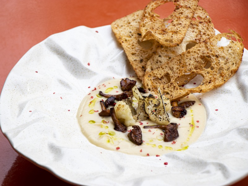 Крем-суп із цвітної капусти з карпатськими лисичками