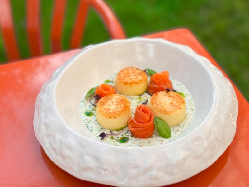 Сирники з лососем та вершковим шпинатом