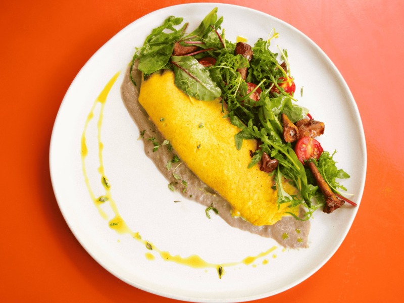 Французький омлет з тартуфатою та карпатськими лисичками