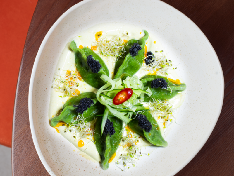 Авторські вареники з ікрою судака у вершковому соусі з кав’яром