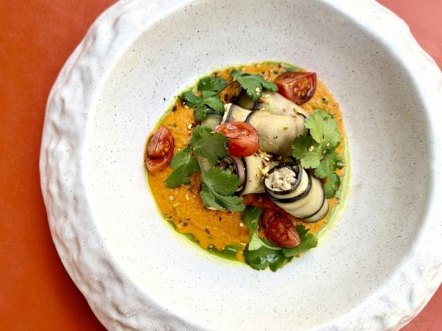 Баклажанові рулети з хумусом та домашньою кабачковою ікрою