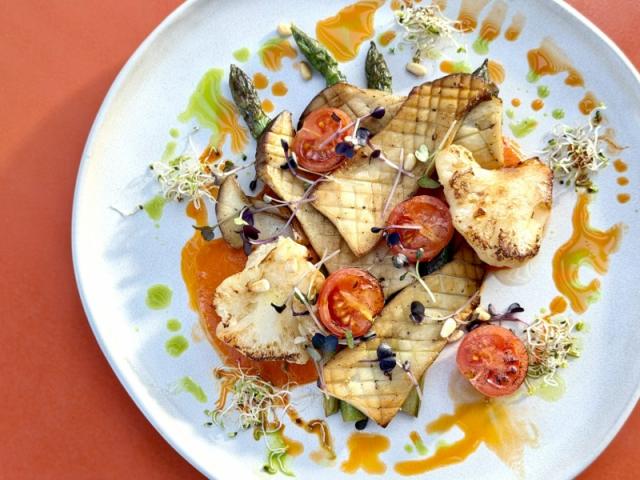 Ерінги та цвітна капуста з грилю зі спаржею