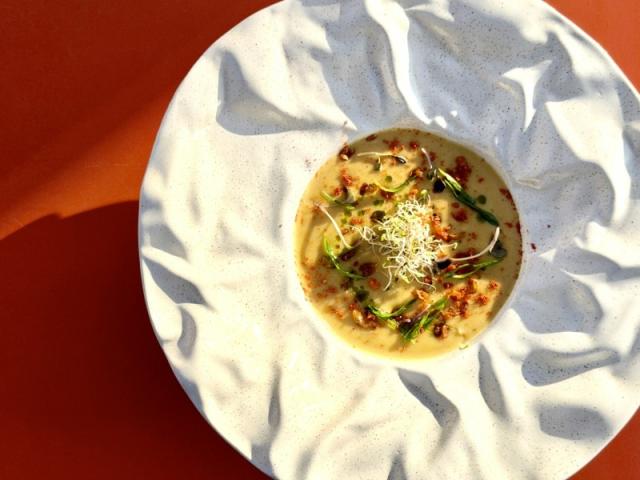 Ніжний крем-суп із сочевиці з ароматною олією