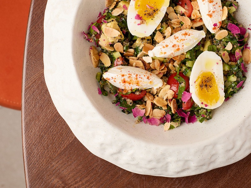 Салат з кіноа та овочевим міксом свіжості