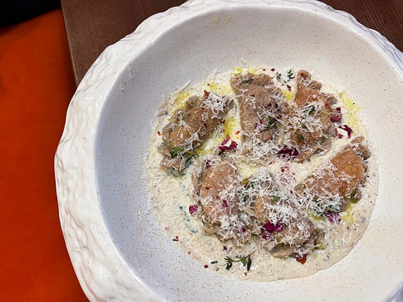 Вареники 4 сира у вершковому соусі з пармезаном та трюфельною олією