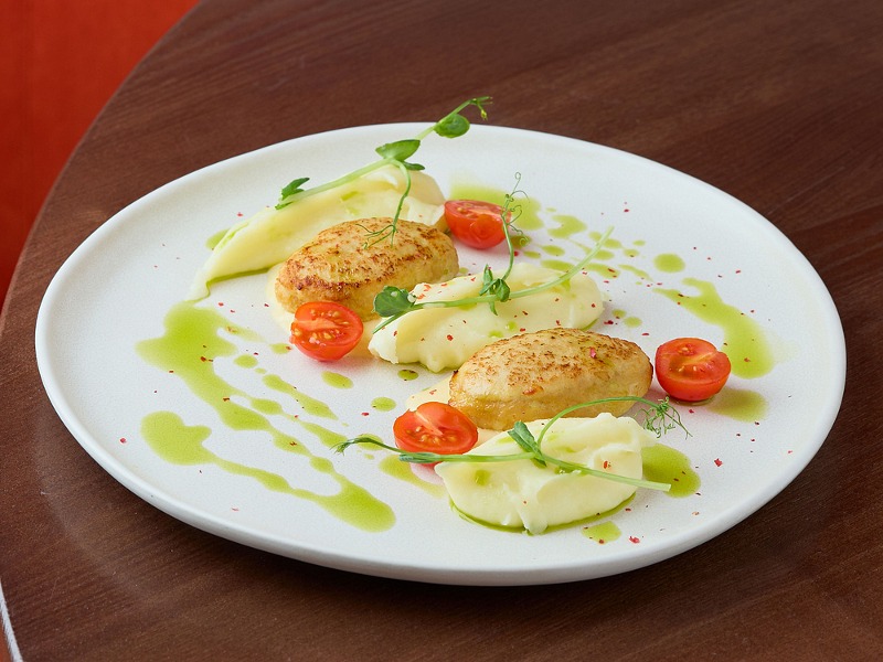 Котлета з індички з картопляним пюре та соусом чедер