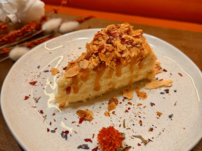 Наполеон з солоною карамеллю