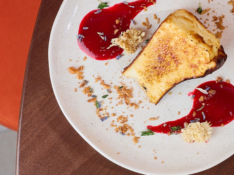 Баскський чізкейк з малиновим соусом